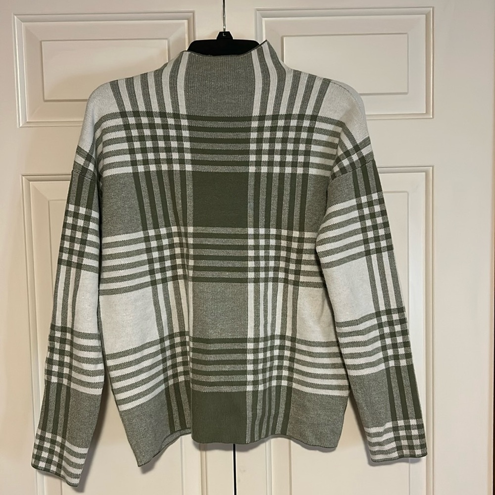Max studio - mock neck sweater - checkered green/white - sz Med